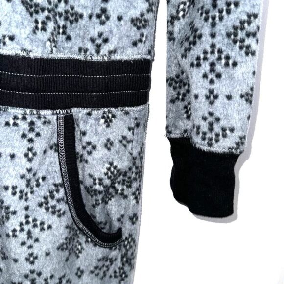 Womens XS Gray & Black Hooded One-Piece Pajama With Snowflake Print & Drawstring - Picture 6 of 10